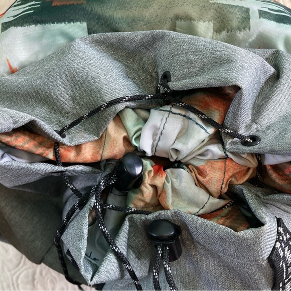 Dakine Trek 26L Backpack Gray/Black Laptop Sleeve - Picture 5 of 16